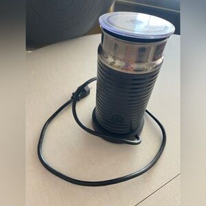 Nespresso Aeroccino milk frother guaranteed in good working condition!